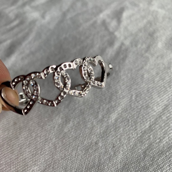 Heart cuffed hinged silver bracelet. - Picture 2 of 4